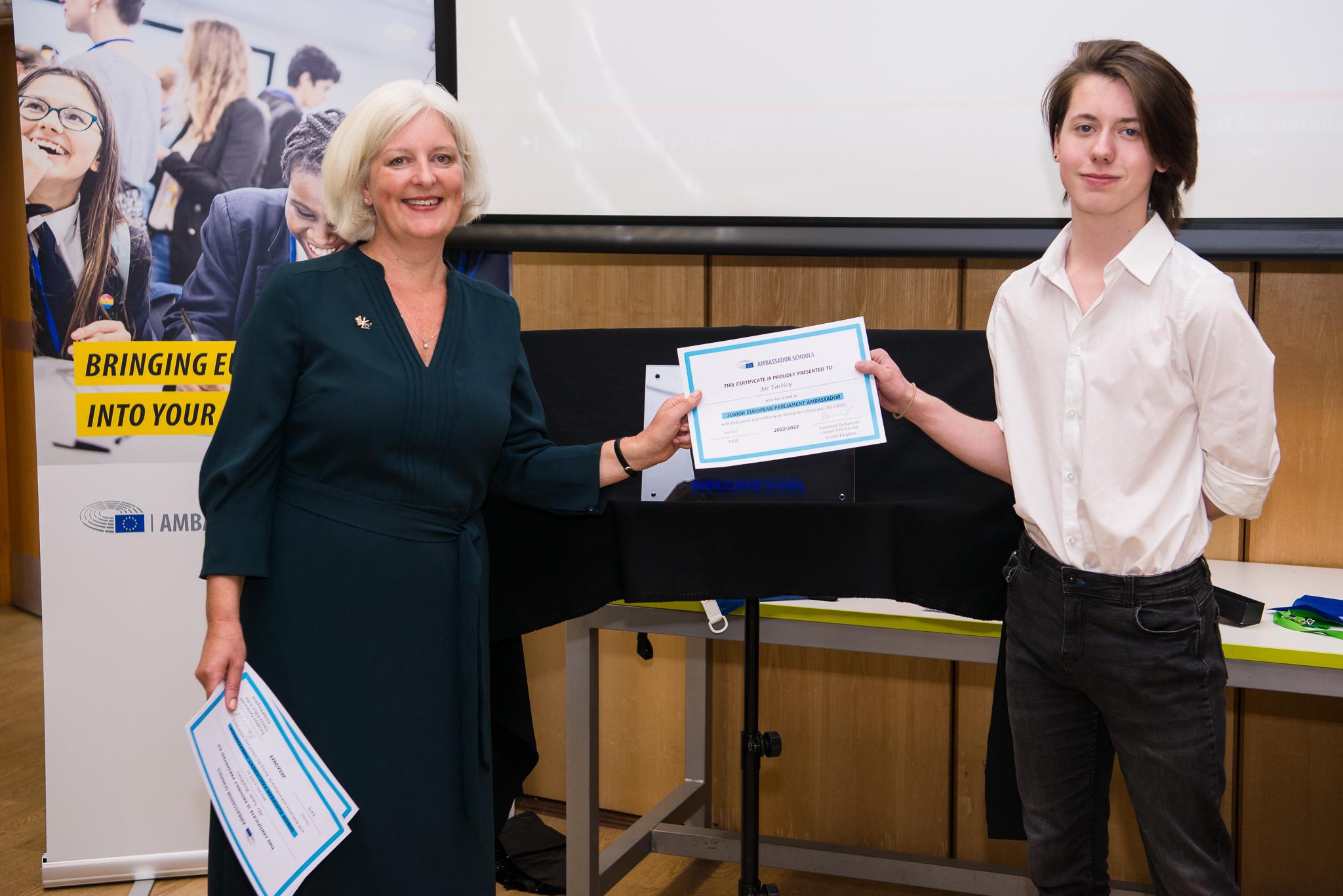 Certificate handover between MEP and student