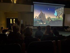 Showing a Film in French